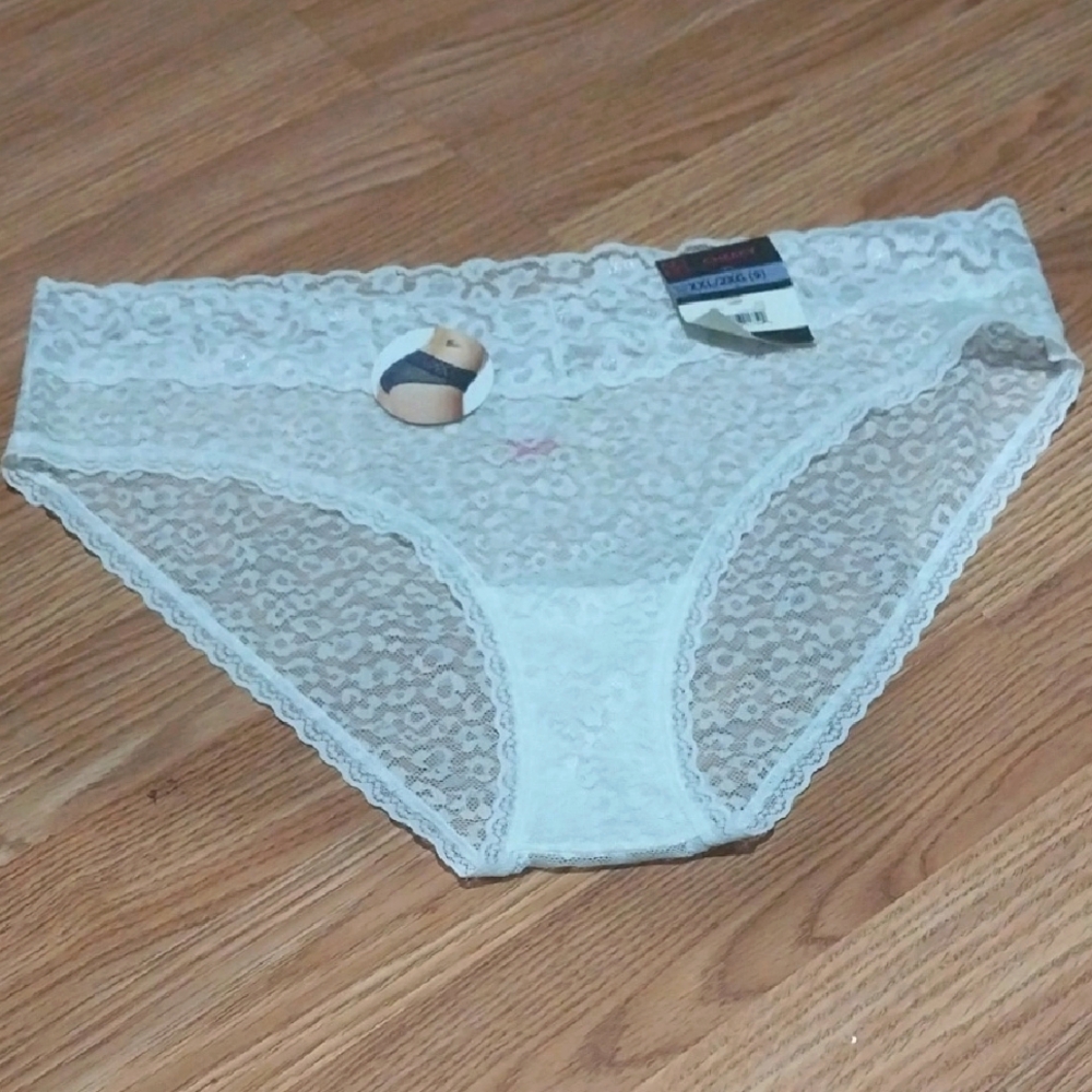 Lace Women's Panty Cheeky in Cream. NWT
